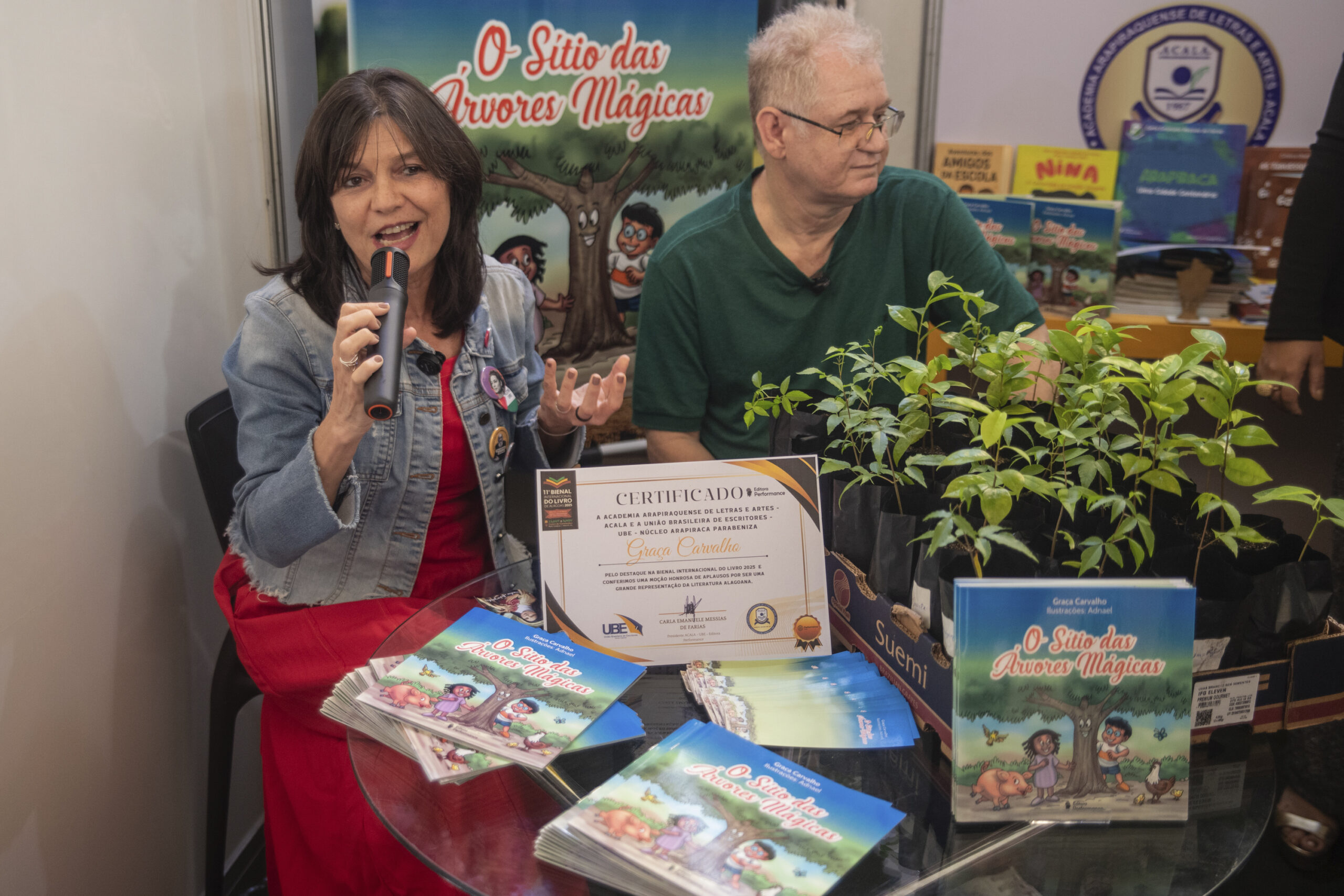 Jornalista se reconecta com as raízes e lança livro infantil